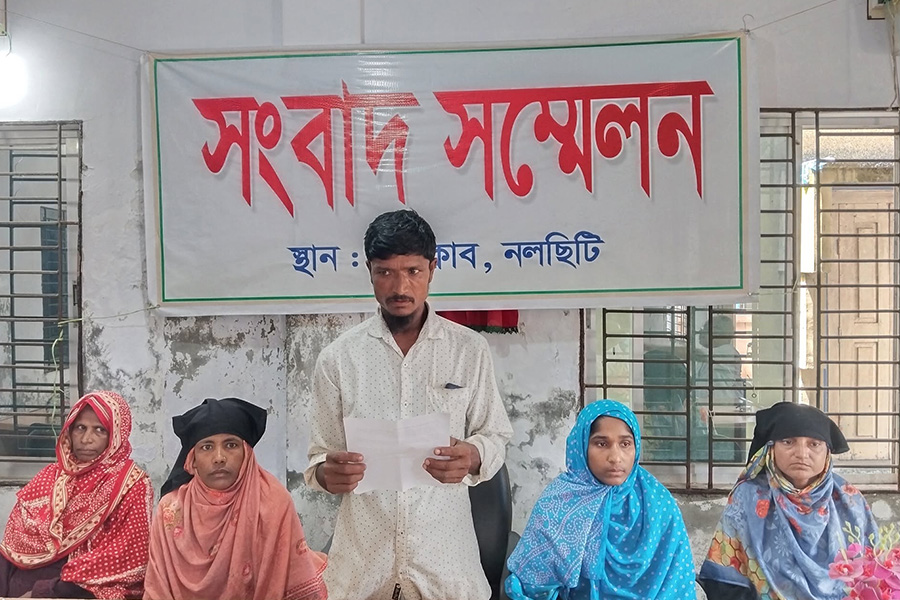 নলছিটিতে বাদীর পরিবারকে প্রণনাশের হুমকি দিচ্ছে আসামিরা