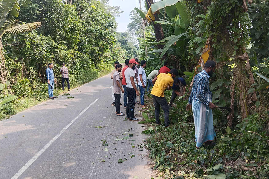 নলছিটিতে যুবদলের উদ্যোগে সড়ক পরিচ্ছন্নতা অভিযান