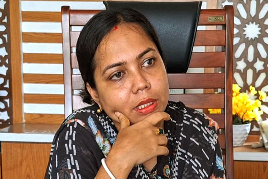 নড়াইলের কালিয়ার কৃষি কর্মকর্তা ইভা মল্লিককে ডিমোশন দিয়ে বদলি