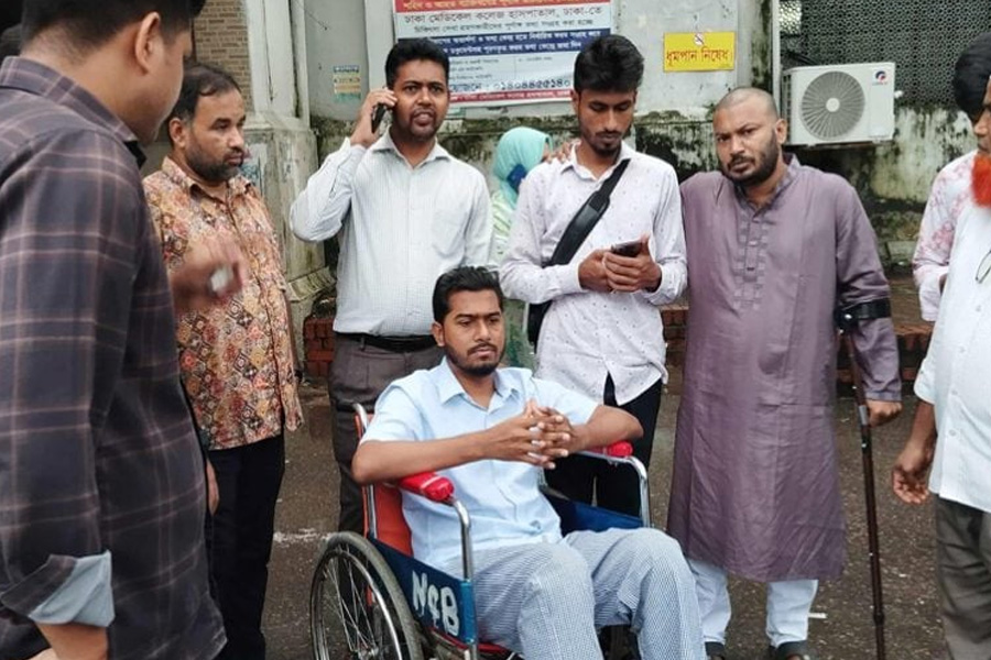 হাসপাতাল থেকে ছাড়া পেলেন নুর