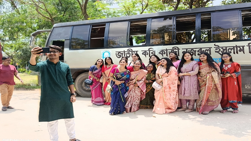 নবীনদের পদচারণায় মুখরিত নজরুল বিশ্ববিদ্যালয় ক্যাম্পাস