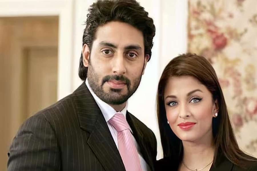 ইউটিউবের বিরুদ্ধে মামলা করলেন অভিষেক-ঐশ্বরিয়া