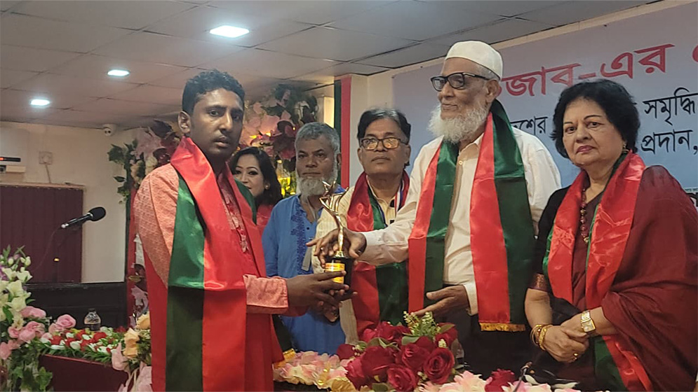 টেজাব কর্তৃক সমাজসেবায় অবদানের স্বীকৃতি পেলো মোহাম্মদ অলিদ