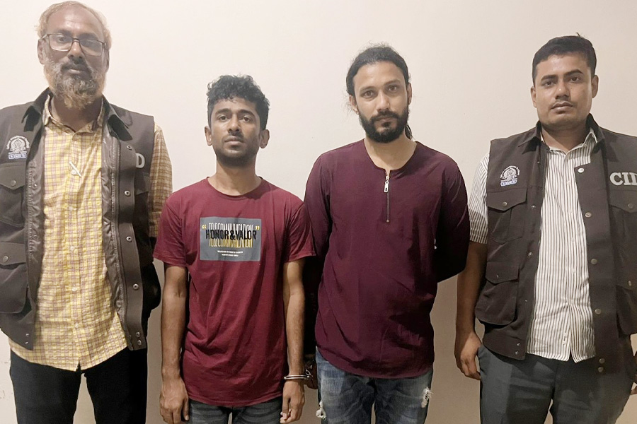 অনলাইনে ইনকামের ফাঁদে ৪০ লাখ টাকা খোয়ালেন ভুক্তভোগী, গ্রেপ্তার ২