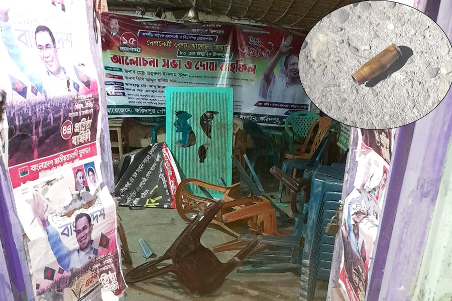 ফরিদপুরে বিএনপির কার্যালয়ে ককটেল,গুলিবর্ষণ ও ভাঙচুর