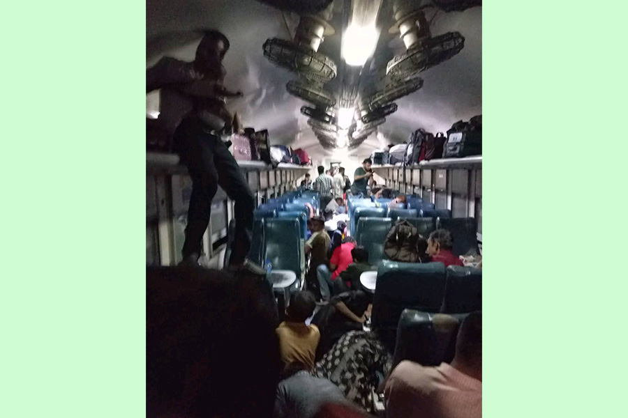 ভাঙ্গুড়ায় ট্রেনযাত্রীর সঙ্গে গ্রামবাসীর সংঘর্ষ