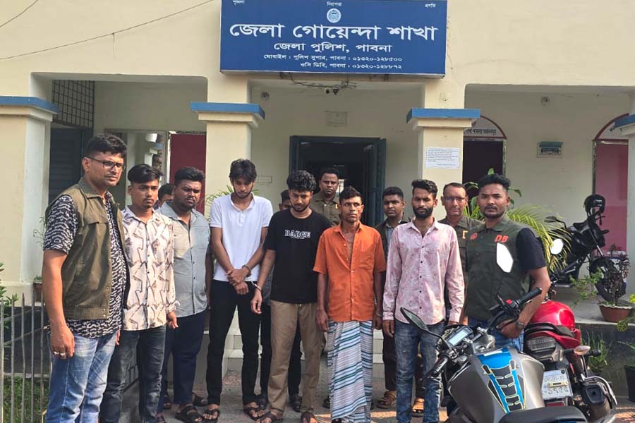 পাবনায় অপহরণকারী চক্রের ৮ সদস্য আটক, দুই শিক্ষার্থী উদ্ধার