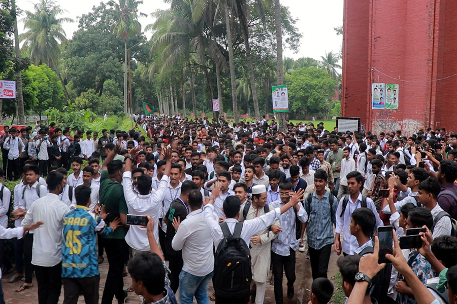 পাবনায় কারিগরি ছাত্র আন্দোলনের বিক্ষোভ ও মহাসড়ক অবরোধ