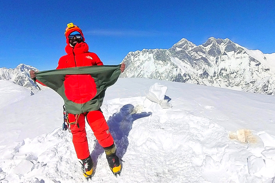 ষষ্ঠ বাংলাদেশি হিসেবে ‘আমা দাবলাম’ জয় করলেন পাবনার তৌকির