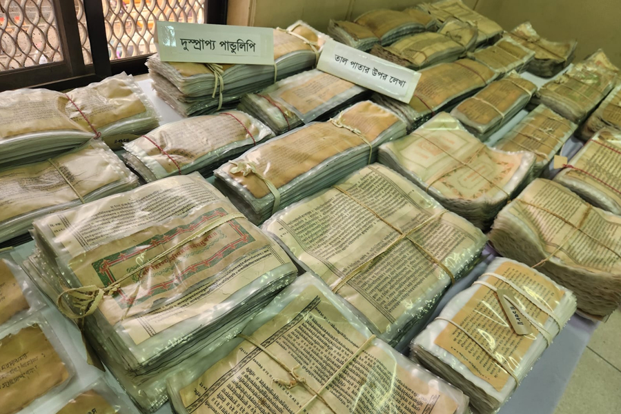 ১৩৬ বছরের অন্নদা গোবিন্দ পাবলিক লাইব্রেরিতে ৬শ’ বছরের দুর্লভ সংগ্রহ