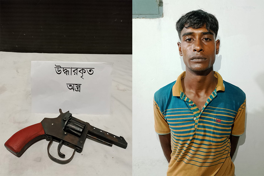 চাটমোহরে র‍্যাবের অভিযানে রিভলবারসহ যুবক আটক