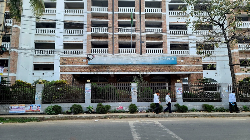 প্রবাসীর পাঠানো টাকা হাতিয়ে নেওয়ার অভিযোগ