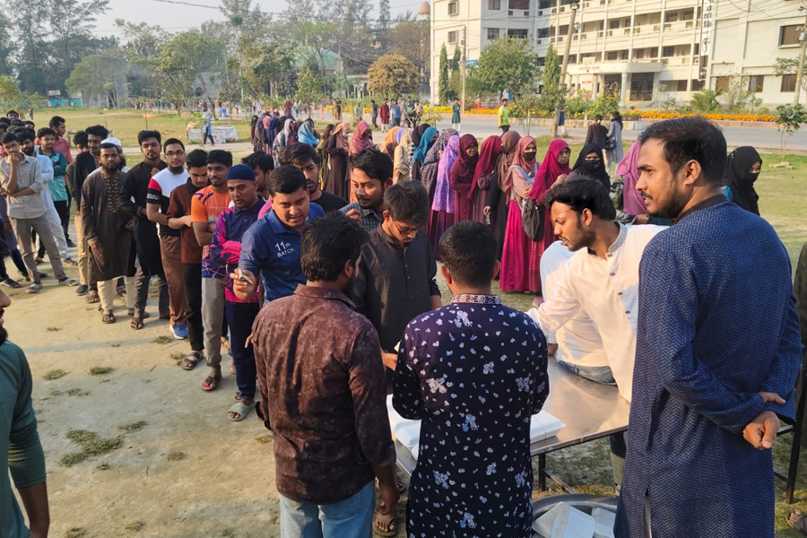 মঞ্জুরুলের উদ্যোগে ২০ টাকায় ১০ আইটেমের ইফতার!