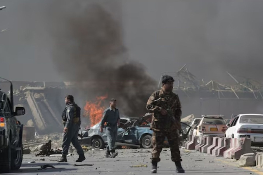 পাকিস্তানে ভয়াবহ বোমা হামলায় নিহত ১০