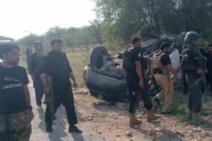 শক্তিশালী বিস্ফোরণে কর্মকর্তাসহ ৩ পুলিশ সদস্য নিহত