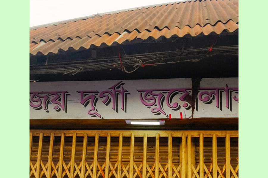 পাংশায় জুয়েলার্স দোকান থেকে নগদ টাকা ও স্বর্ণালঙ্কার চুরি