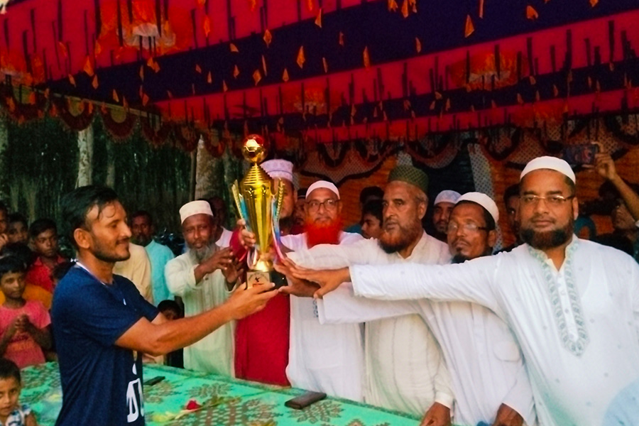 পাংশায় জামায়াত-শিবিরের প্রীতি ফুটবল খেলা অনুষ্ঠিত