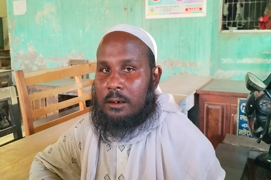 পাংশায় জনতার হাতে ধর্মীয় লেবাসধারী প্রতারক আটক