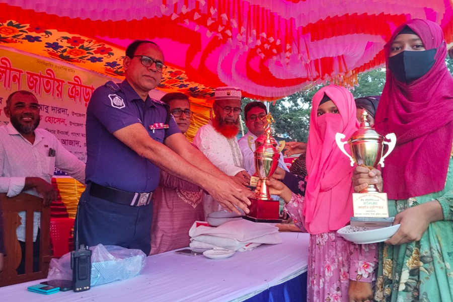 পাংশায় ক্রীড়া প্রতিযোগিতার পুরস্কার বিতরণ