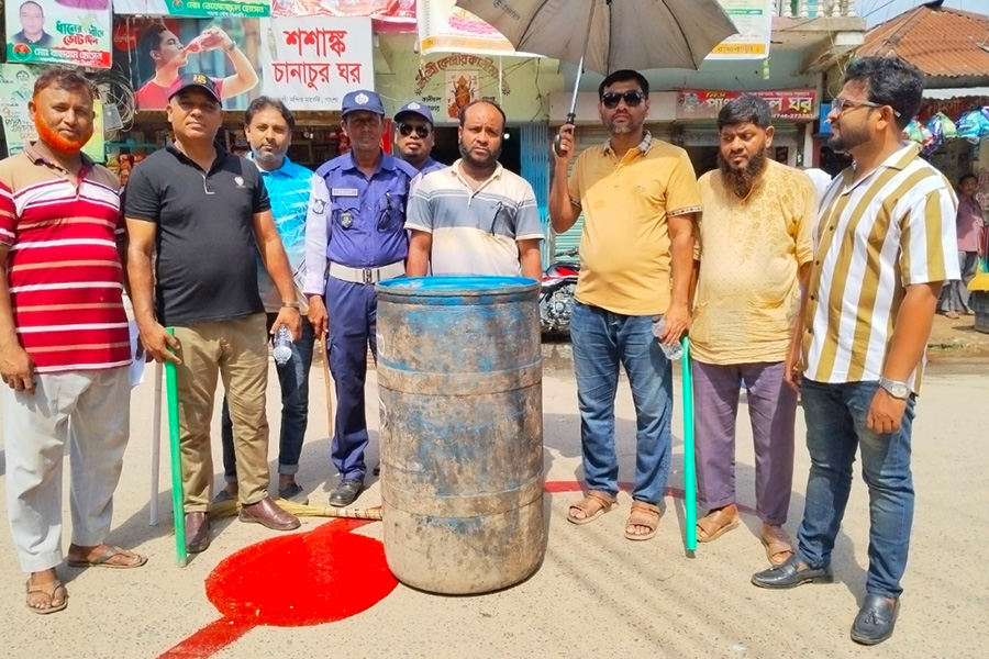 পাংশায় যানজট নিরসনে কাজ করছে বণিক সমিতি