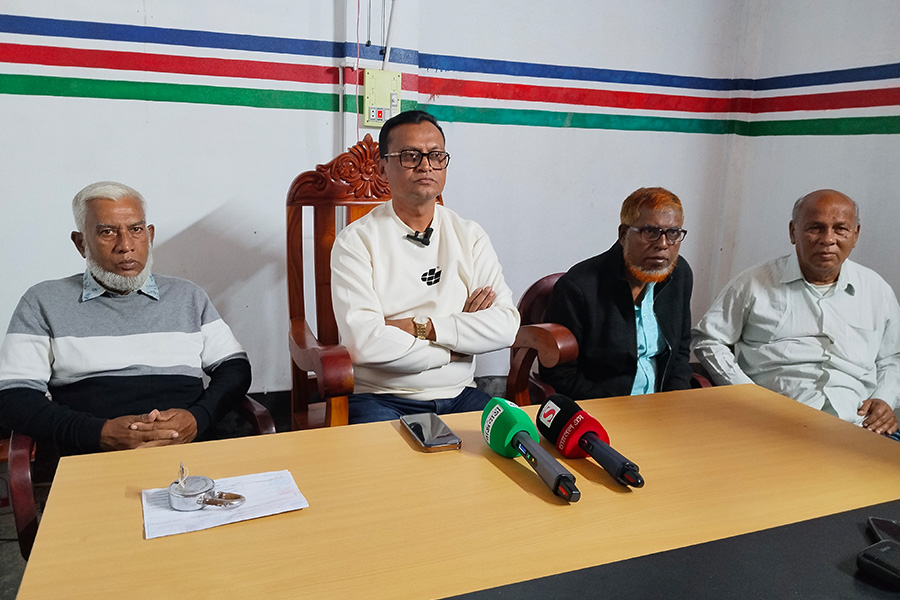 পাংশায় ৮ লক্ষ টাকা চাঁদা দাবির অভিযোগে সংবাদ সম্মেলন