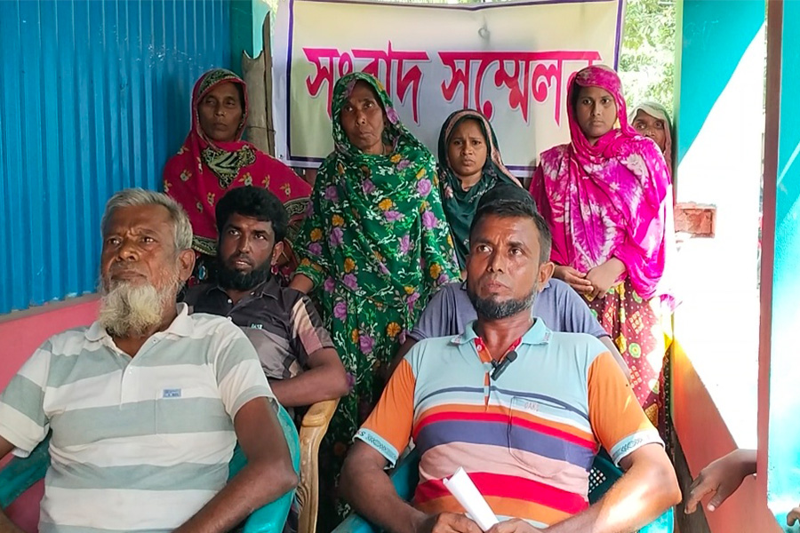 পাংশায় জমি দখলের অভিযোগে সংবাদ সম্মেলন