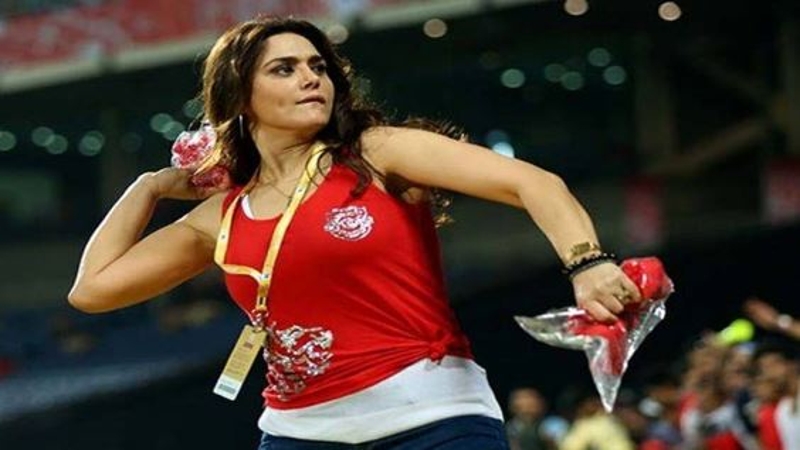 আম্পায়ারের ওপর চটেছেন প্রীতি
