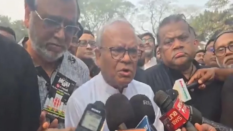 ‘জনগণের পক্ষের কোনো রাজনীতিবিদ কখনও পালায় না’