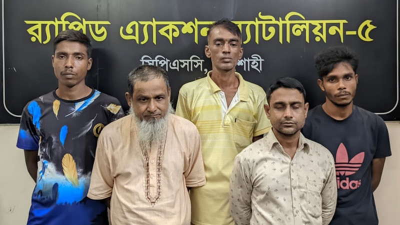 রাজশাহী তানোরে ফার্মেসির আড়ালে মাদক ব্যবসা