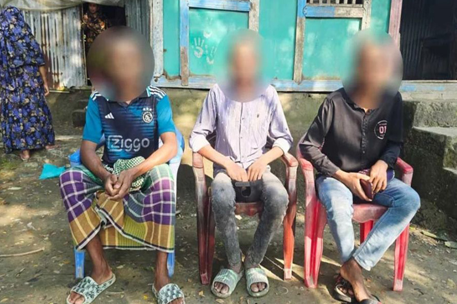 রাঙ্গাবালীতে প্রকাশ্যে দুই শিক্ষার্থীসহ পাঁচজনের মাথা ন্যাড়া