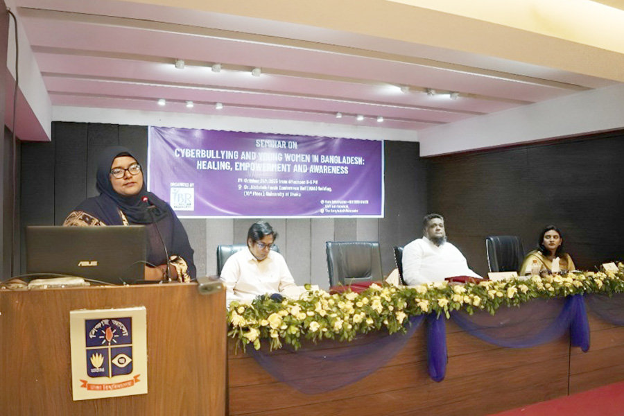 সাইবার বুলিং রাজনীতিতে বড় বাধা