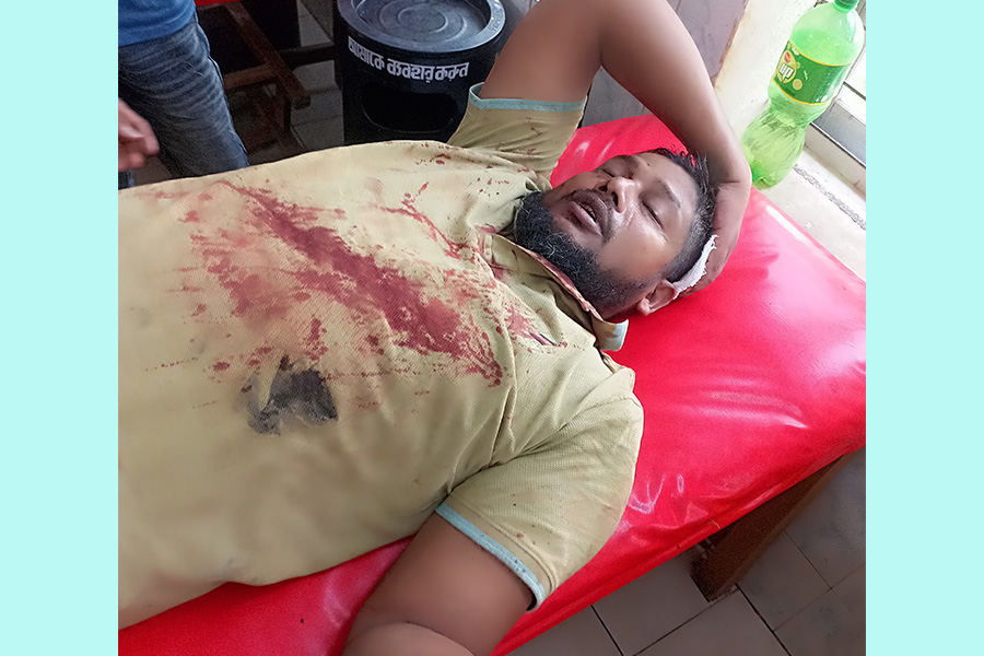 রাজাপুরে জমি বিরোধে ভুক্তভোগীর ওপর হামলা