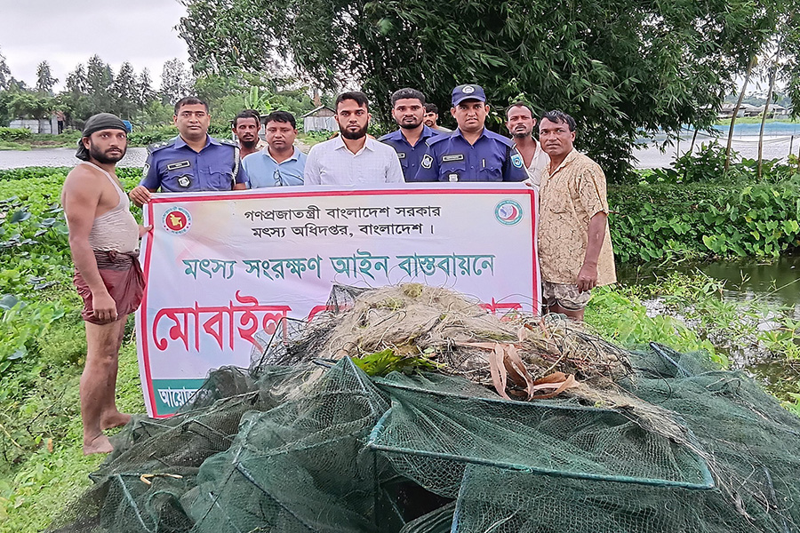 রাজারহাটে বিশেষ অভিযানে অবৈধ জাল জব্দ
