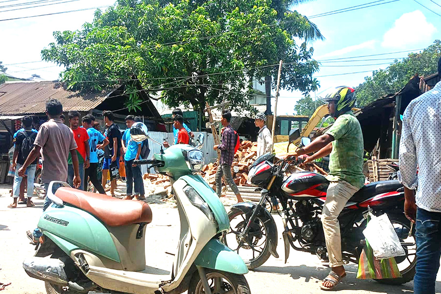 বালিয়াকান্দিতে হাইকোর্টের নির্দেশ অমান্য করে জমি জবরদখলের চেষ্টা