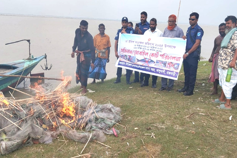 রাজবাড়ীতে ৪০ হাজার মিটার জাল ও ইলিশ মাছ জব্দ