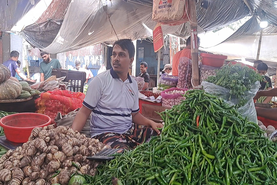 রাজবাড়ীতে সবজির বাজারে অস্থিরতা, বিপাকে সাধারণ মানুষ