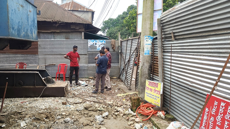 গোয়ালন্দ পৌরসভার বহুতল মার্কেট নির্মাণের শুরুতেই অনিয়ম!