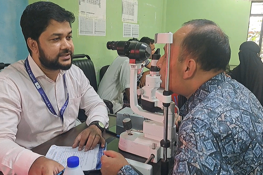 রাজবাড়ীতে বিনামূল্যে চক্ষু সেবা পেল ৩শ রোগী
