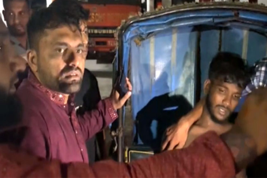 রাজশাহীতে ছাত্রদল নেতাকে পেটাল জামায়াত নেতা