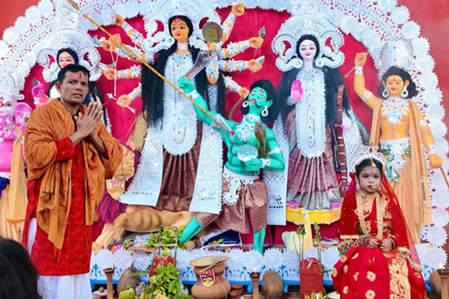 রাজশাহীতে ঢাকের বাদ্যে সাড়ম্বরে মহাঅষ্টমী পালিত