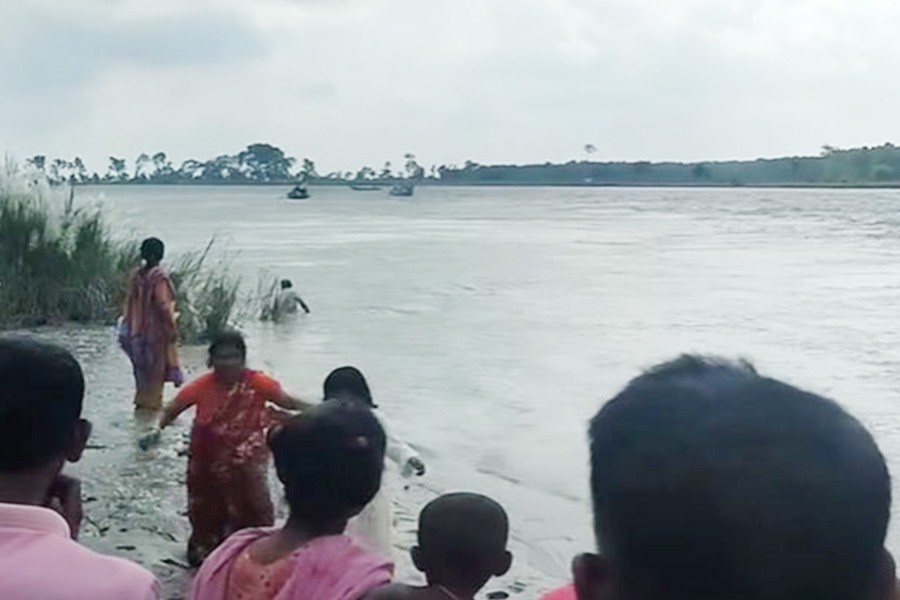 গোদাগাড়ীতে নৌকাডুবিতে একজনের মৃত্যু