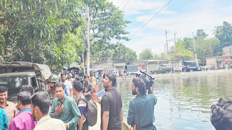 রাজশাহীতে কোচিং সেন্টার থেকে বিপুল পরিমান অস্ত্র উদ্ধার