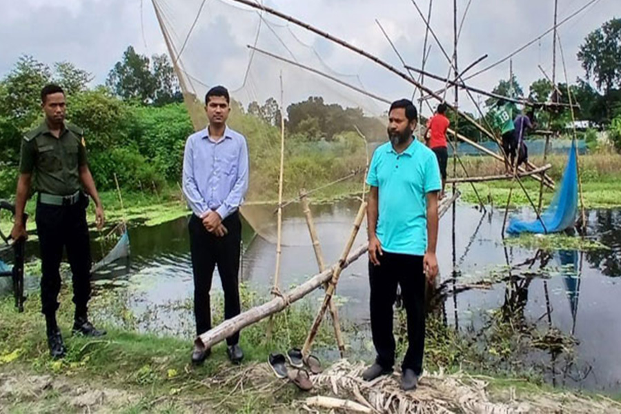 পুঠিয়ায় ৮০ হাজার টাকার অবৈধ জাল জব্দ