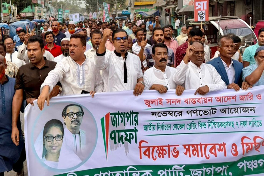 টাকা পাচারের উন্নয়ন প্রকল্প দিয়েও মানুষ মারে হাসিনা: রাশেদ প্রধান