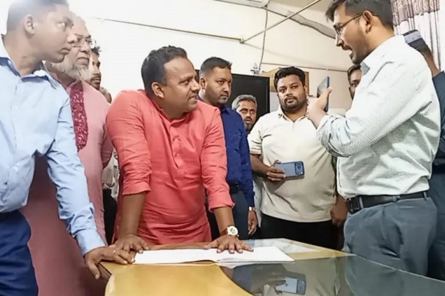 তিন মাসে ৭ দিনও হাসপাতালে যাননি স্বাস্থ্য কর্মকর্তা, ক্ষোভ ঝাড়লেন প্রতিমন্ত্রী