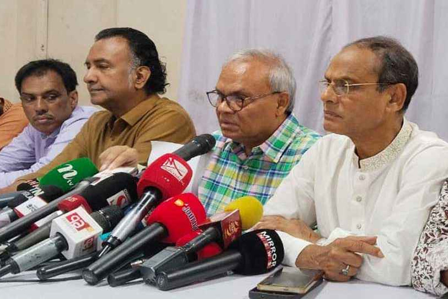 ব্যাংক লুটের টাকায় কেনা হচ্ছে ককটেল: রিজভী