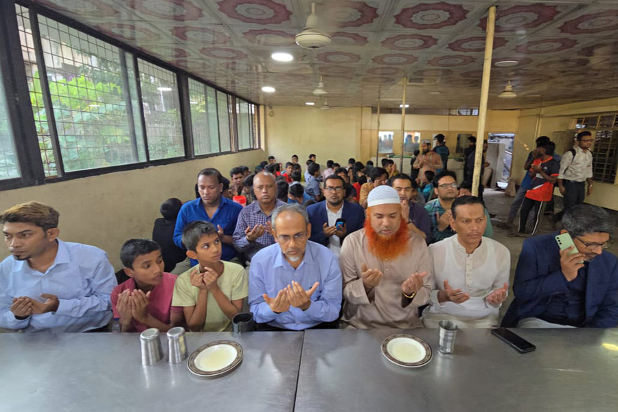 তারেক রহমানের জন্মদিন উপলক্ষে সলিমুল্লাহ এতিমখানায় দোয়া মাহফিল অনুষ্ঠিত