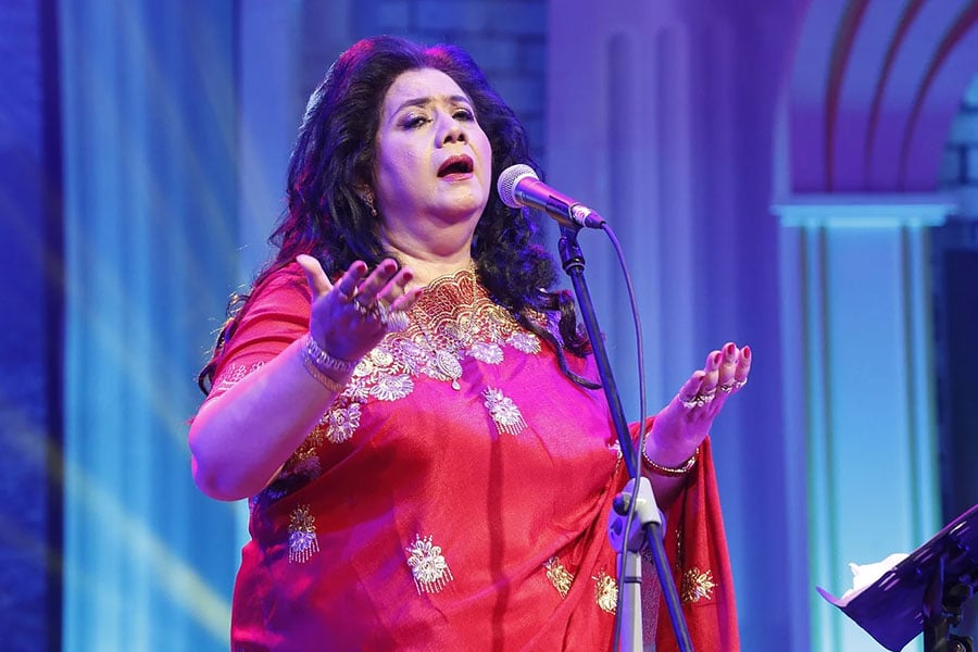 সুরের মূর্ছনায় শিল্পকলা মাতালেন রুনা লায়লা