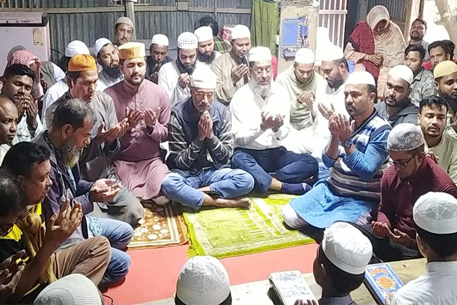 সারিয়াকান্দিতে বেগম খালেদা জিয়ার রোগমুক্তি কামনায় দোয়া মাহফিল