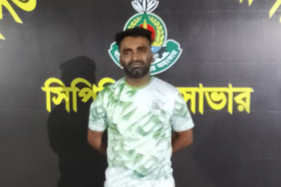 দেড় কেজি হেরোইনসহ মাদক কারবারি গ্রেপ্তার